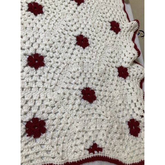 Vintage 52 x 38 Inch White and Red Floral Handmade Afghan Blanket - Picture 10 of 12